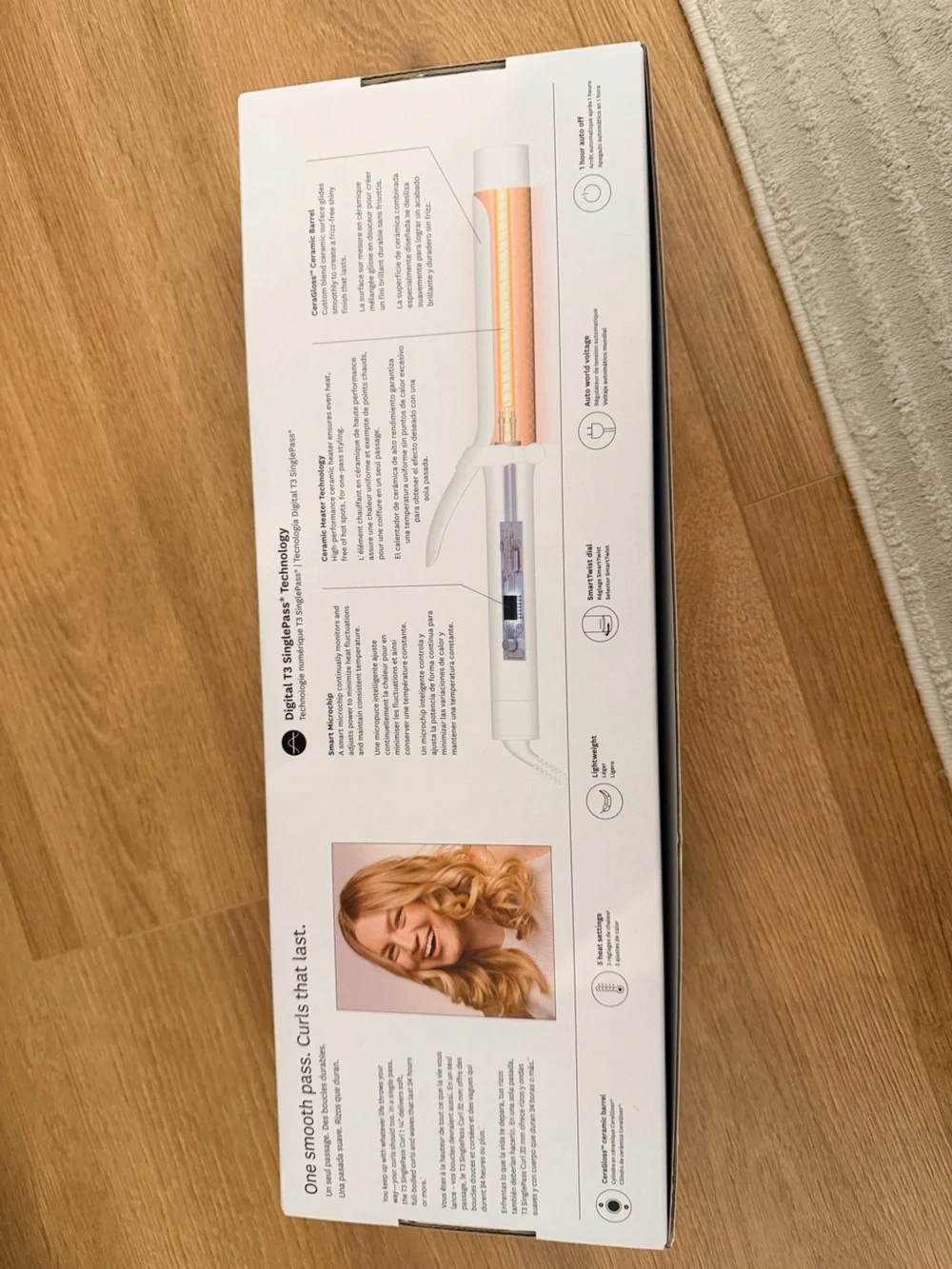 T3 SinglePass Styling Wand in White with Rose Gold Accents